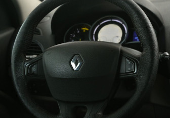 Подержанный автомобиль Renault Megane Hatchback 2010 года (16 фото)