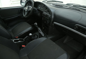 Подержанный автомобиль Chevrolet Niva 2011 года (9 фото)