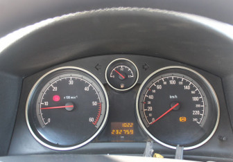 Подержанный автомобиль Opel Astra Wagon 2007 года (14 фото)