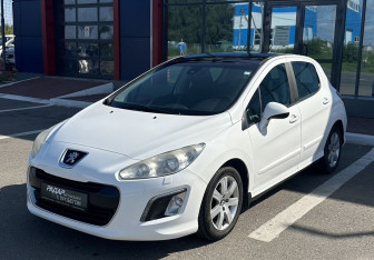 Подержанный автомобиль Peugeot 308 Hatchback 2011 года (8 фото)