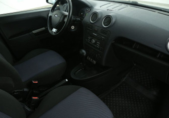 Подержанный автомобиль Ford Fusion 2007 года (9 фото)