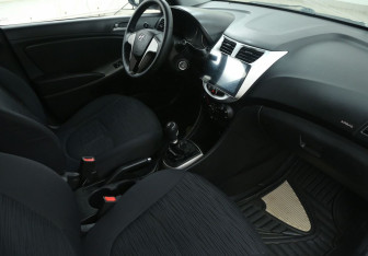 Подержанный автомобиль Hyundai Solaris Sedan 2015 года (9 фото)