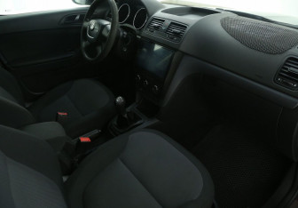 Подержанный автомобиль Skoda Yeti 2010 года (9 фото)