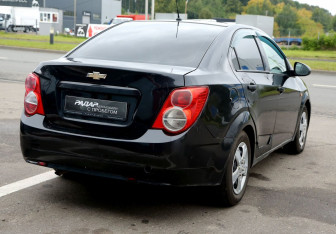 Подержанный автомобиль Chevrolet Aveo Sedan 2012 года (6 фото)
