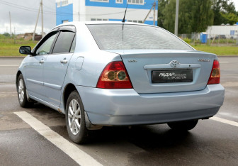 Подержанный автомобиль Toyota Corolla Sedan 2006 года (4 фото)