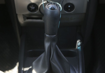 Подержанный автомобиль Renault Megane Sedan 2005 года (13 фото)