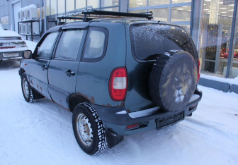 Подержанный автомобиль Chevrolet Niva 2007 года (7 фото)