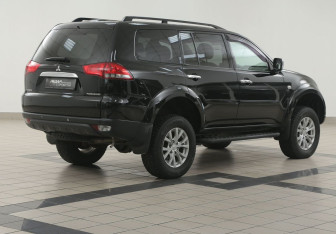 Подержанный автомобиль Mitsubishi Pajero Sport 2014 года (4 фото)