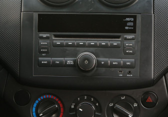 Подержанный автомобиль Chevrolet Aveo Hatchback 2011 года (13 фото)