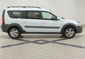 Подержанный автомобиль LADA (ВАЗ) Largus Wagon 2016 года (5 фото)