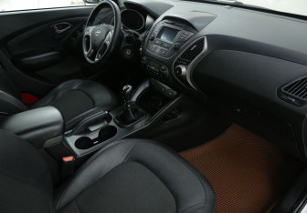 Подержанный автомобиль Hyundai ix35 2014 года (9 фото)
