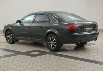 Подержанный автомобиль Audi A6 Sedan 2002 года (2 фото)