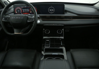 Подержанный автомобиль Exeed LX 2023 года (14 фото)