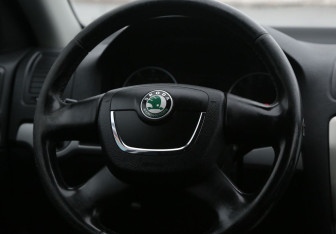 Подержанный автомобиль Skoda Octavia Liftback 2012 года (16 фото)