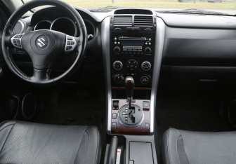 Подержанный автомобиль Suzuki Grand Vitara 2007 года (12 фото)