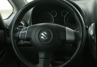 Подержанный автомобиль Suzuki SX4 Hatchback 2010 года (16 фото)