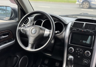 Подержанный автомобиль Suzuki Grand Vitara 2007 года (13 фото)