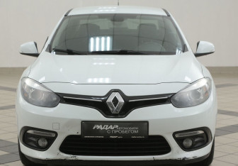 Подержанный автомобиль Renault Fluence 2015 года (6 фото)