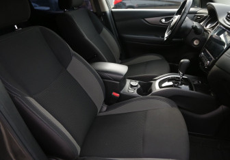 Подержанный автомобиль Nissan Qashqai 2020 года (10 фото)