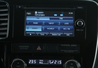 Подержанный автомобиль Mitsubishi Outlander 2012 года (13 фото)