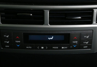 Подержанный автомобиль Lexus LX 2012 года (13 фото)