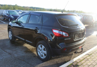 Подержанный автомобиль Nissan Qashqai 2010 года (5 фото)