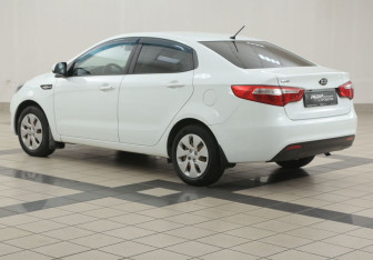 Подержанный автомобиль Kia Rio Sedan 2013 года (2 фото)