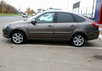 Подержанный автомобиль LADA (ВАЗ) Granta Liftback 2018 года (8 фото)