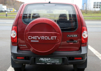 Подержанный автомобиль Chevrolet Niva 2012 года (5 фото)