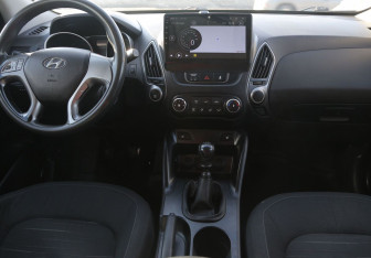 Подержанный автомобиль Hyundai ix35 2013 года (12 фото)