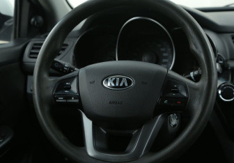 Подержанный автомобиль Kia Rio Sedan 2013 года (16 фото)