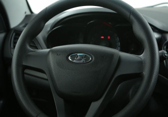 Подержанный автомобиль LADA (ВАЗ) Vesta Sedan 2016 года (16 фото)