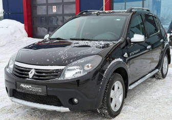 Подержанный автомобиль Renault Sandero 2014 года (2 фото)