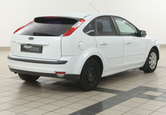 Подержанный автомобиль Ford Focus Hatchback 2008 года (4 фото)