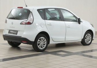 Подержанный автомобиль Renault Scenic 2012 года (4 фото)