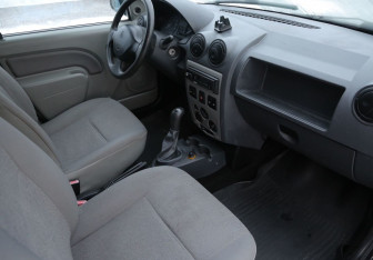 Подержанный автомобиль Renault Logan Sedan 2009 года (9 фото)