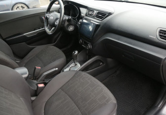 Подержанный автомобиль Kia Rio Sedan 2012 года (9 фото)