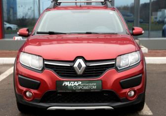 Подержанный автомобиль Renault Sandero 2017 года (2 фото)