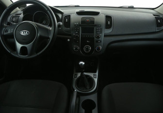 Подержанный автомобиль Kia Cerato Sedan 2010 года (12 фото)