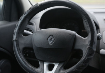 Подержанный автомобиль Renault Fluence 2010 года (16 фото)