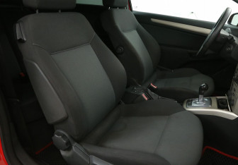 Подержанный автомобиль Opel Astra Hatchback 2008 года (10 фото)