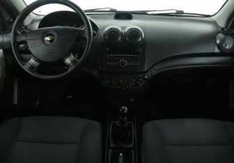 Подержанный автомобиль Chevrolet Aveo Sedan 2007 года (12 фото)