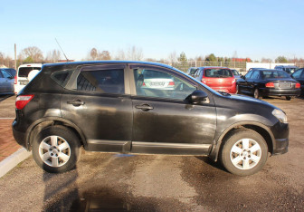 Подержанный автомобиль Nissan Qashqai 2010 года (8 фото)
