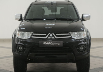 Подержанный автомобиль Mitsubishi Pajero Sport 2014 года (6 фото)