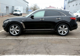 Подержанный автомобиль Infiniti FX 2012 года (8 фото)