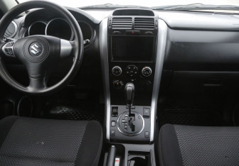 Подержанный автомобиль Suzuki Grand Vitara 2006 года (12 фото)