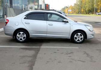 Подержанный автомобиль Chevrolet Cobalt Sedan 2013 года (7 фото)