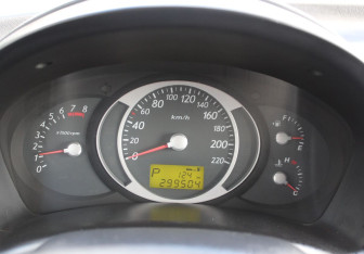 Подержанный автомобиль Hyundai Tucson 2006 года (14 фото)