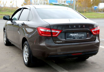 Подержанный автомобиль LADA (ВАЗ) Vesta Sedan 2016 года (4 фото)