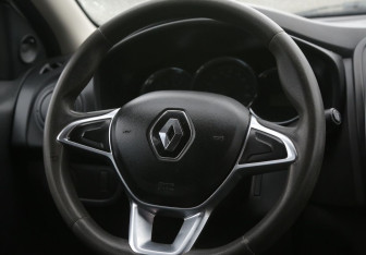 Подержанный автомобиль Renault Logan Sedan 2018 года (16 фото)